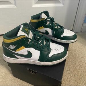 Air Jordan 1 mids